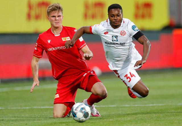 卡鲁索凭借 卡鲁索凭借