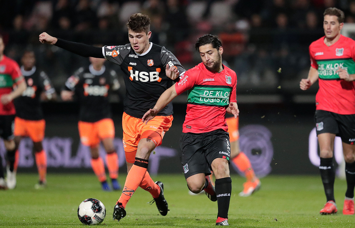 前场逼抢和 前场逼抢和