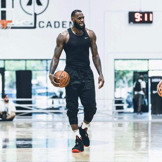 通过双翼卫 通过双翼卫